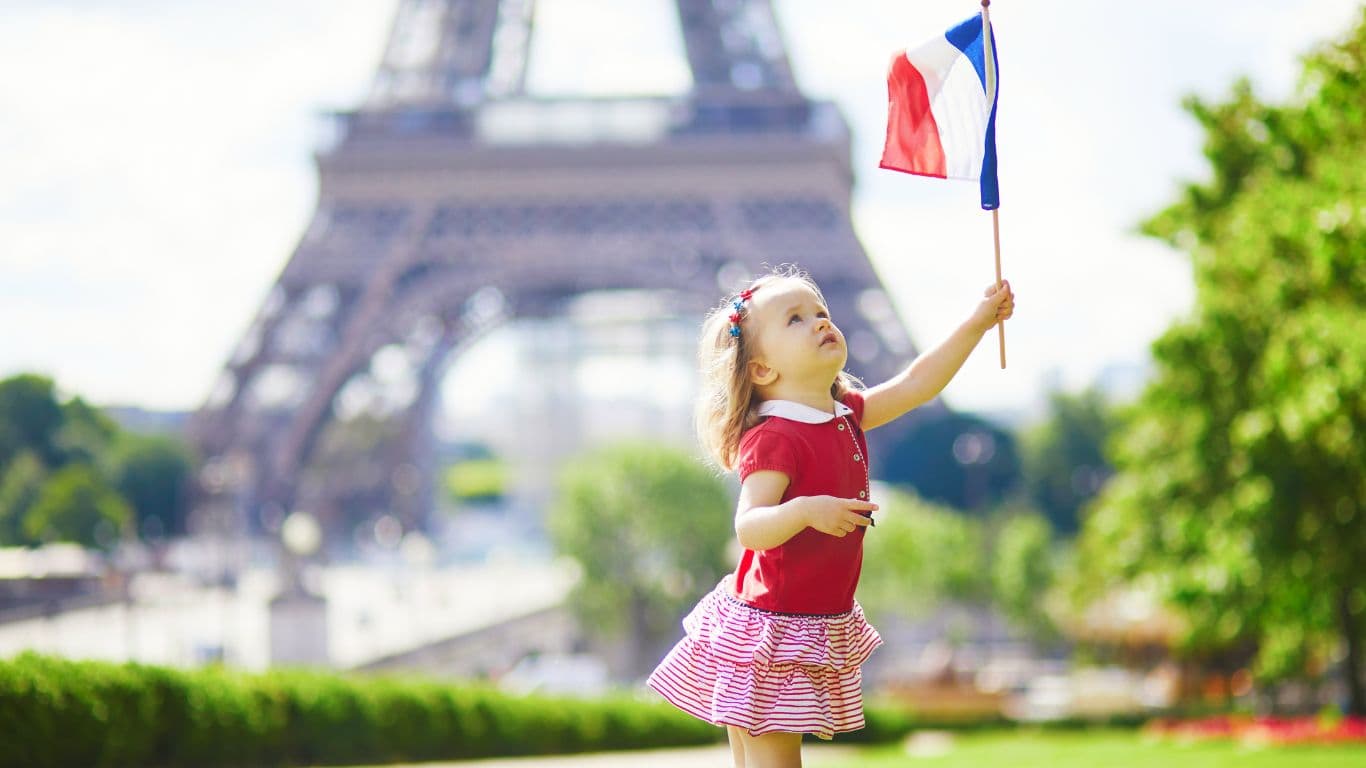 Nomes femininos franceses para bebês: 60 opções elegantes, do clássico ao moderno